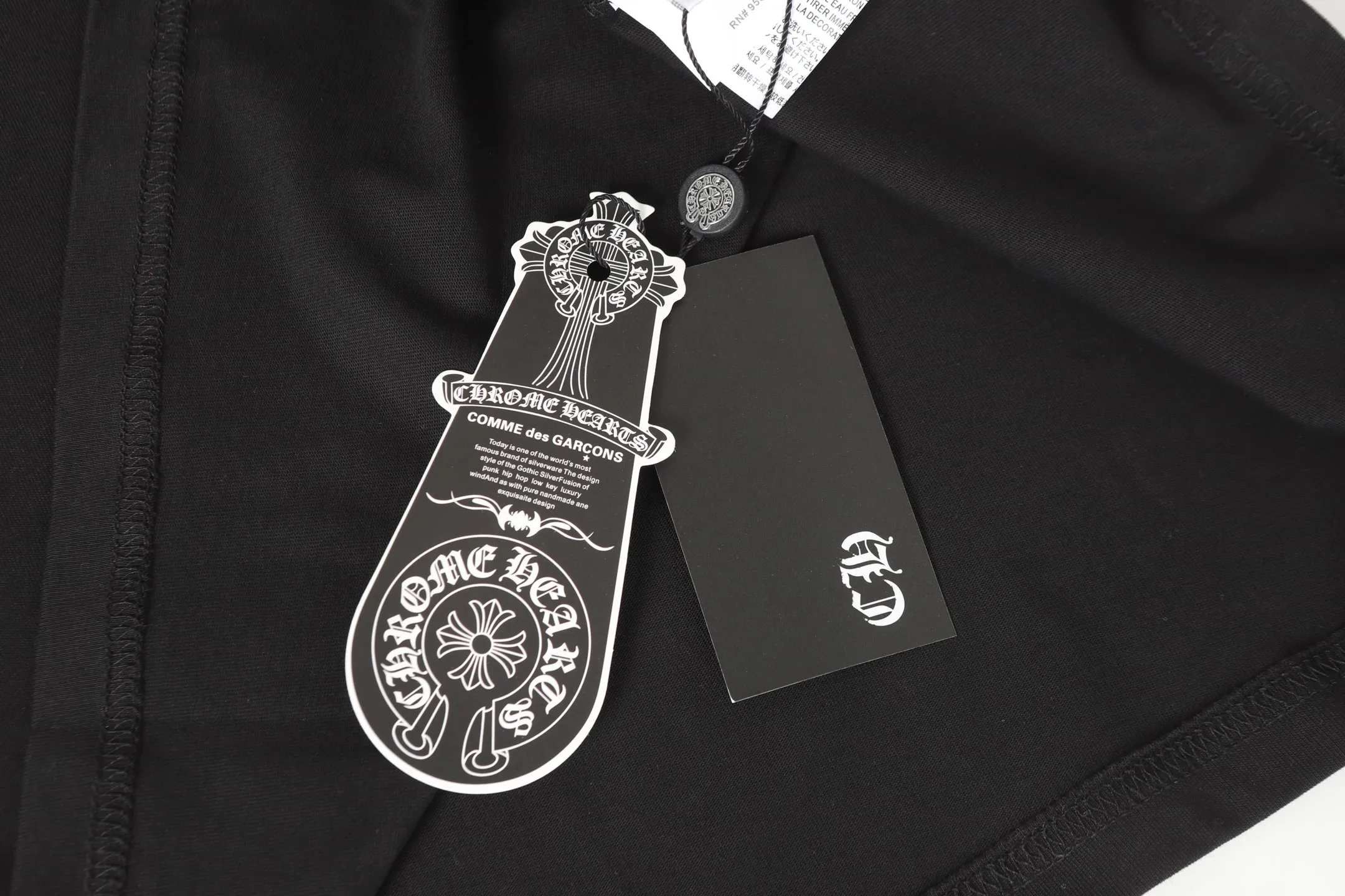P150 cross-border model, please do not place an order if you pursue perfection -Chrome Hearts/Chrome Hearts 23ss cross✝️Sanskrit printed popular long-sleeved T-shirt -High weight, high density and high quality, soft, delicate and skin-friendly wool, soft and silky to the touch, excellent warmth and skin-friendly properties -Customized weaving and dyeing, no color difference, no matter the fabric or workmanship details, beat the ordinary version on the market -Colour: black white -Size: S M L XL